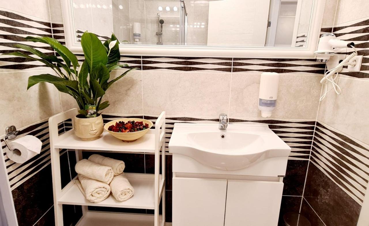 La Maison De Zoe - Airport Residences Apartment